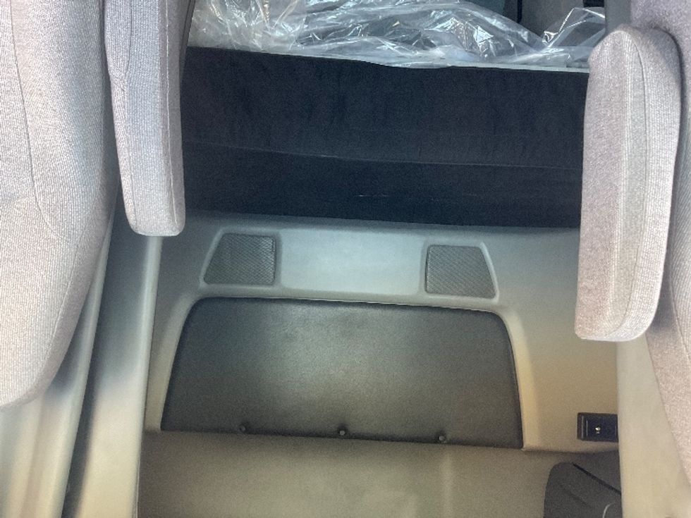 Sleeper Tractor-Heavy Duty Tractors-International-2021-RH613-Phoenix-AZ-227,942\n\t\tmiles-$ 55,250 - Image 16