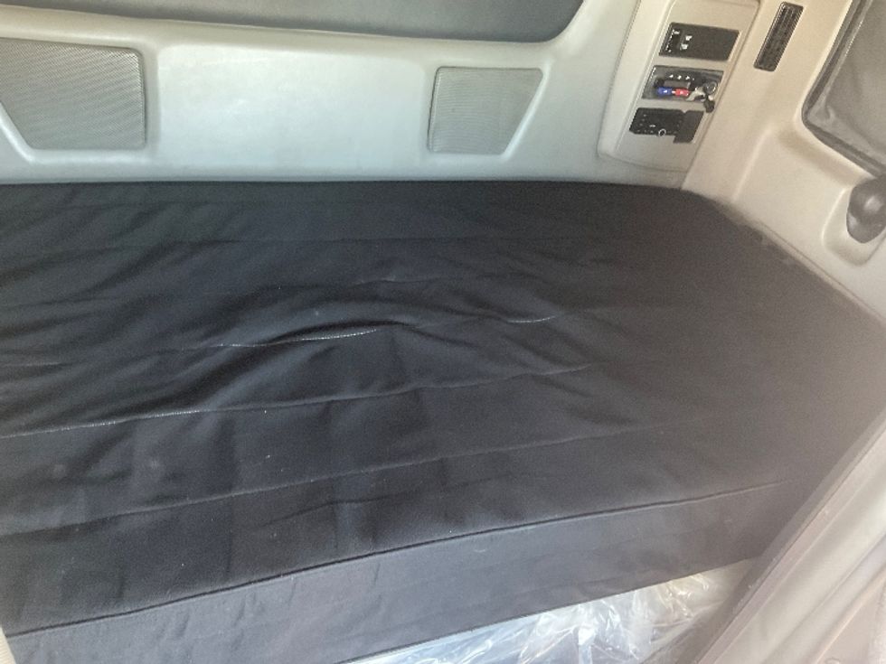 Sleeper Tractor-Heavy Duty Tractors-International-2021-RH613-Phoenix-AZ-227,942\n\t\tmiles-$ 55,250 - Image 17