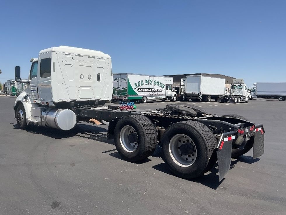 Sleeper Tractor-Heavy Duty Tractors-International-2021-RH613-Phoenix-AZ-227,942\n\t\tmiles-$ 55,250 - Image 5