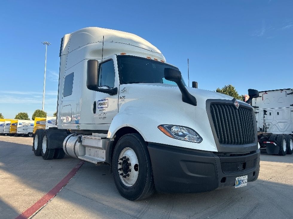 Sleeper Tractor-Heavy Duty Tractors-International-2022-LT625-Amarillo-TX-456,717\n\t\tmiles-$ 66,000 - Image 1