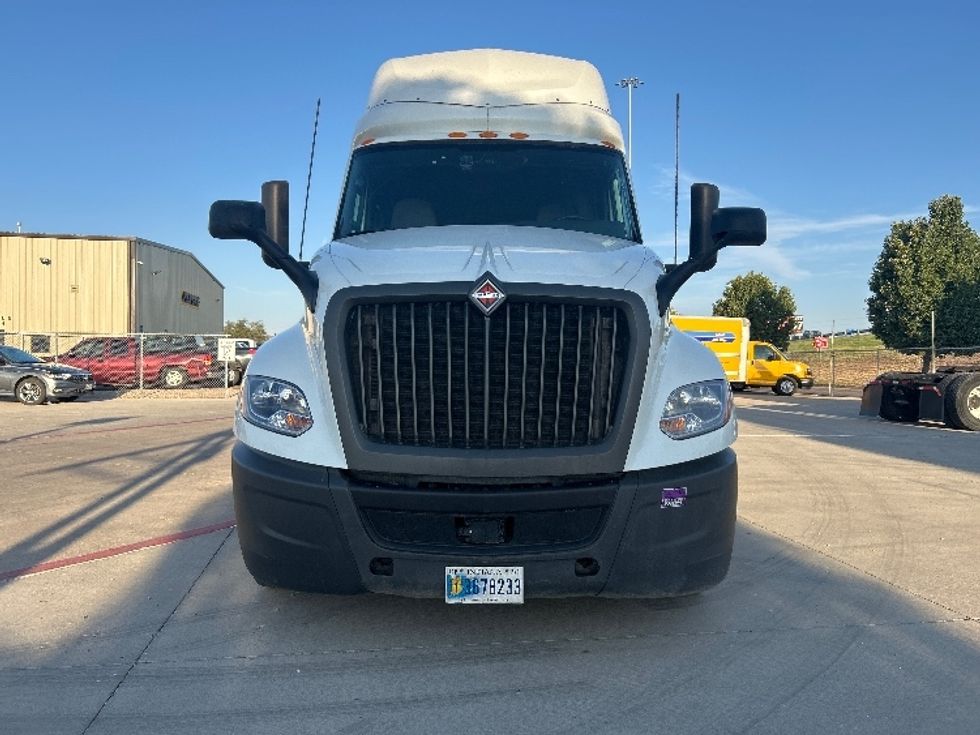 Sleeper Tractor-Heavy Duty Tractors-International-2022-LT625-Amarillo-TX-456,717\n\t\tmiles-$ 66,000 - Image 2