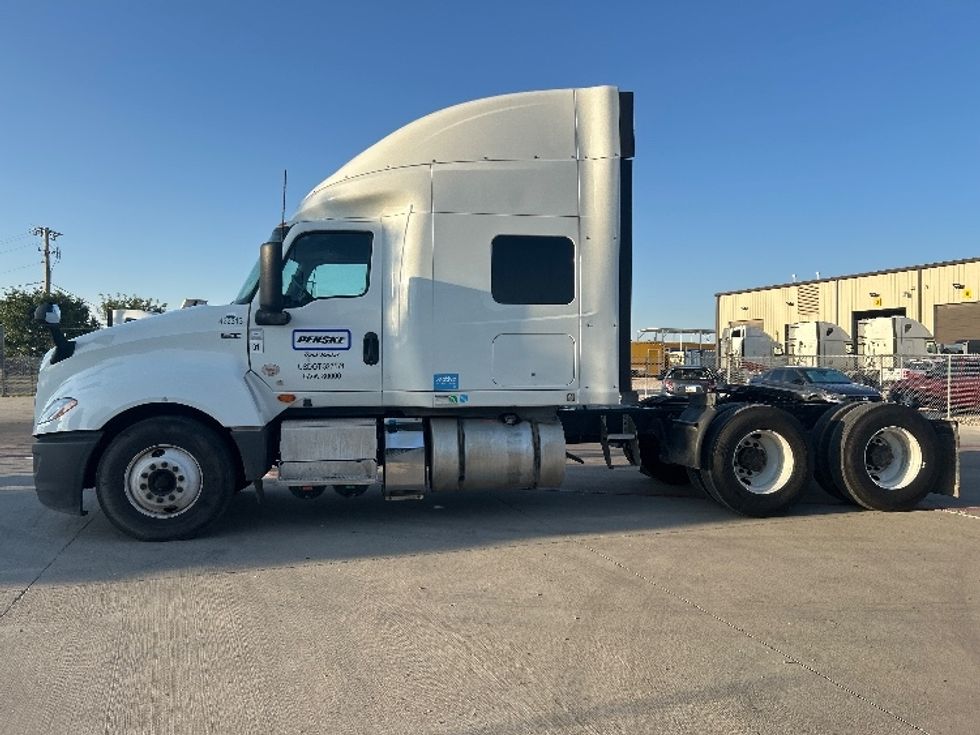 Sleeper Tractor-Heavy Duty Tractors-International-2022-LT625-Amarillo-TX-456,717\n\t\tmiles-$ 66,000 - Image 4