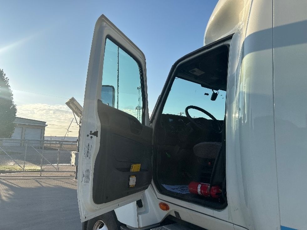 Sleeper Tractor-Heavy Duty Tractors-International-2022-LT625-Amarillo-TX-456,717\n\t\tmiles-$ 66,000 - Image 9