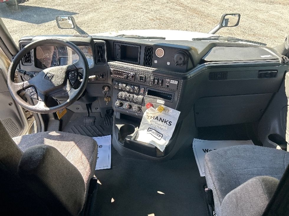 Sleeper Tractor-Heavy Duty Tractors-International-2022-LT625-Anderson-SC-364,844\n\t\tmiles-$ 77,500 - Image 12