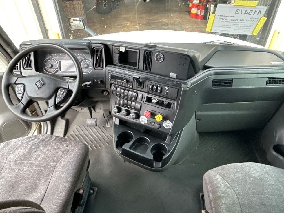 Sleeper Tractor-Heavy Duty Tractors-International-2022-LT625-Anderson-SC-524,164\n\t\tmiles-$ 58,250 - Image 12