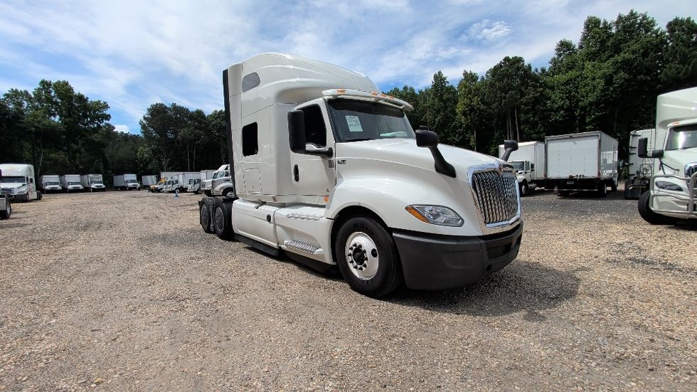 Sleeper Tractor-Heavy Duty Tractors-International-2022-LT625-Anderson-SC-580,539\n\t\tmiles-$ 52,250 - Image 1