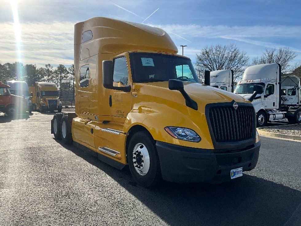 Sleeper Tractor-Heavy Duty Tractors-International-2022-LT625-Atlanta (Forest Park)-GA-655,987\n\t\tmiles-$ 31,750 - Image 1