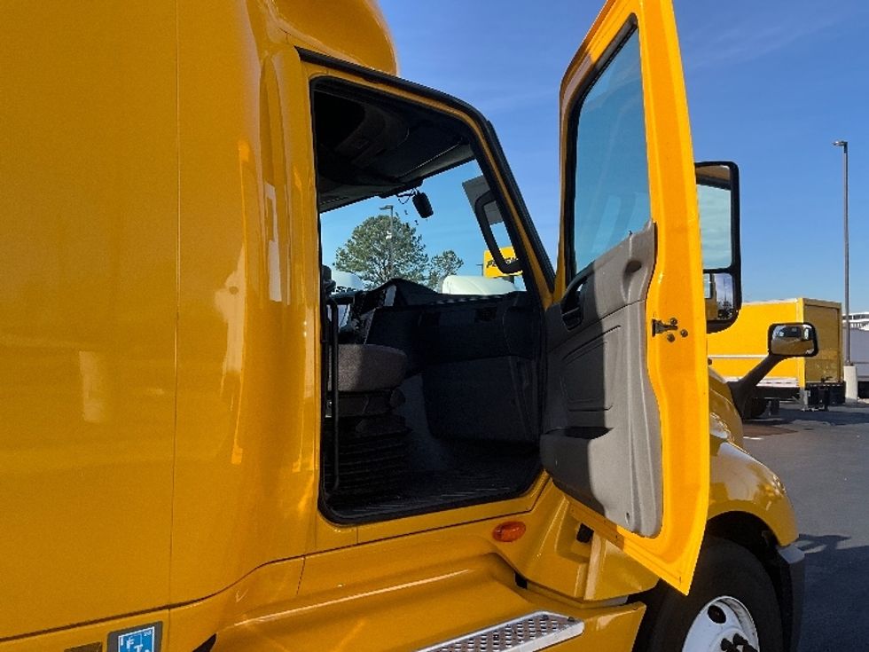 Sleeper Tractor-Heavy Duty Tractors-International-2022-LT625-Atlanta (Forest Park)-GA-655,987\n\t\tmiles-$ 31,750 - Image 13
