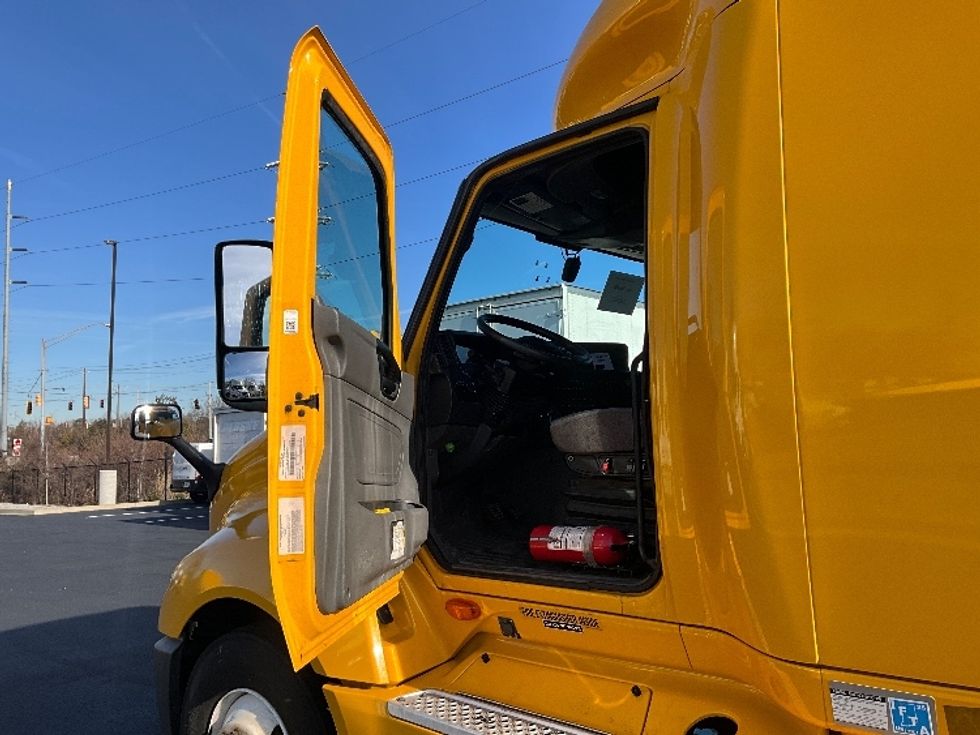 Sleeper Tractor-Heavy Duty Tractors-International-2022-LT625-Atlanta (Forest Park)-GA-655,987\n\t\tmiles-$ 31,750 - Image 9