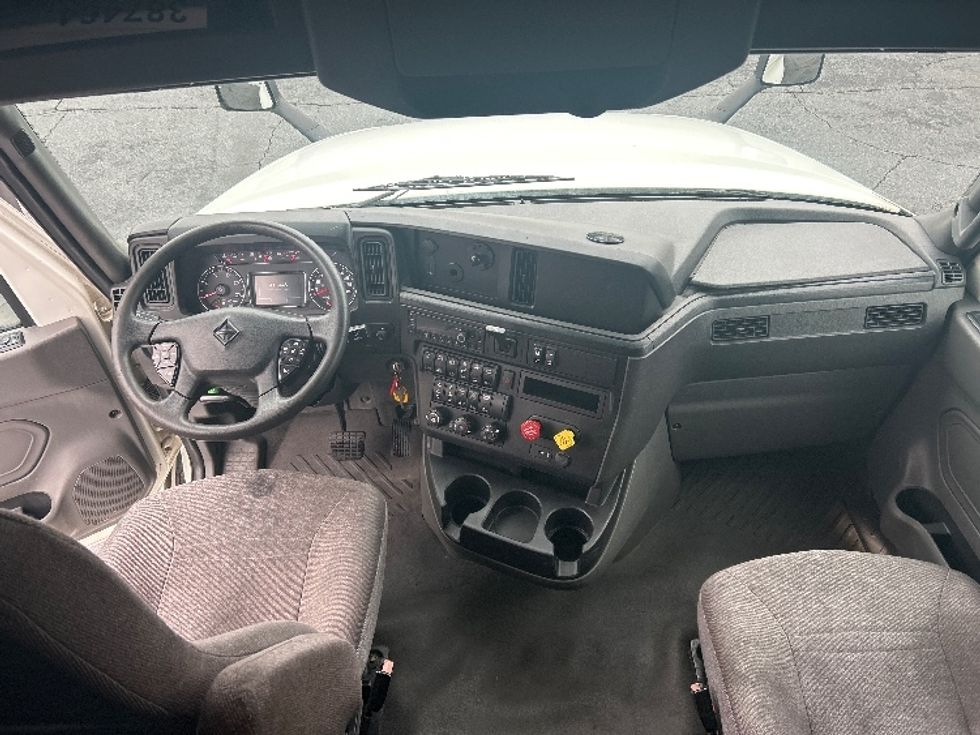 Sleeper Tractor-Heavy Duty Tractors-International-2022-LT625-Atlanta-GA-415,446\n\t\tmiles-$ 61,500 - Image 12