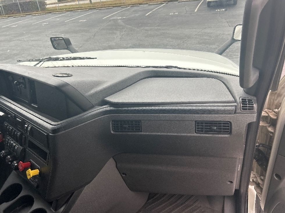 Sleeper Tractor-Heavy Duty Tractors-International-2022-LT625-Atlanta-GA-415,446\n\t\tmiles-$ 61,500 - Image 14