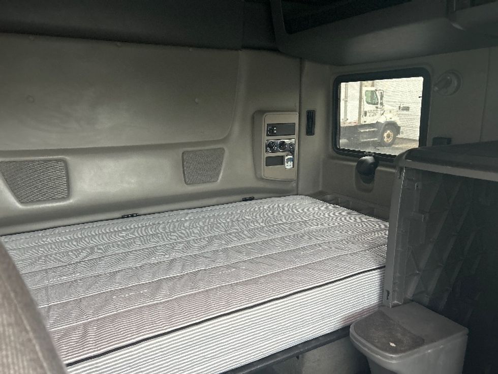 Sleeper Tractor-Heavy Duty Tractors-International-2022-LT625-Atlanta-GA-415,446\n\t\tmiles-$ 61,500 - Image 16