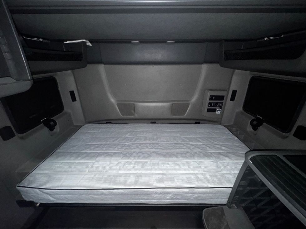 Sleeper Tractor-Heavy Duty Tractors-International-2022-LT625-Atlanta-GA-415,446\n\t\tmiles-$ 61,500 - Image 22