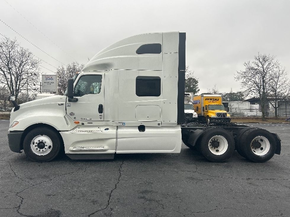 Sleeper Tractor-Heavy Duty Tractors-International-2022-LT625-Atlanta-GA-415,446\n\t\tmiles-$ 61,500 - Image 4