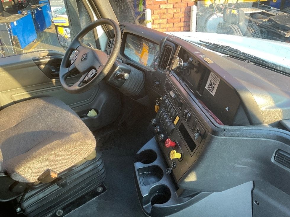 Sleeper Tractor-Heavy Duty Tractors-International-2022-LT625-Aurora-CO-386,065\n\t\tmiles-$ 67,500 - Image 15