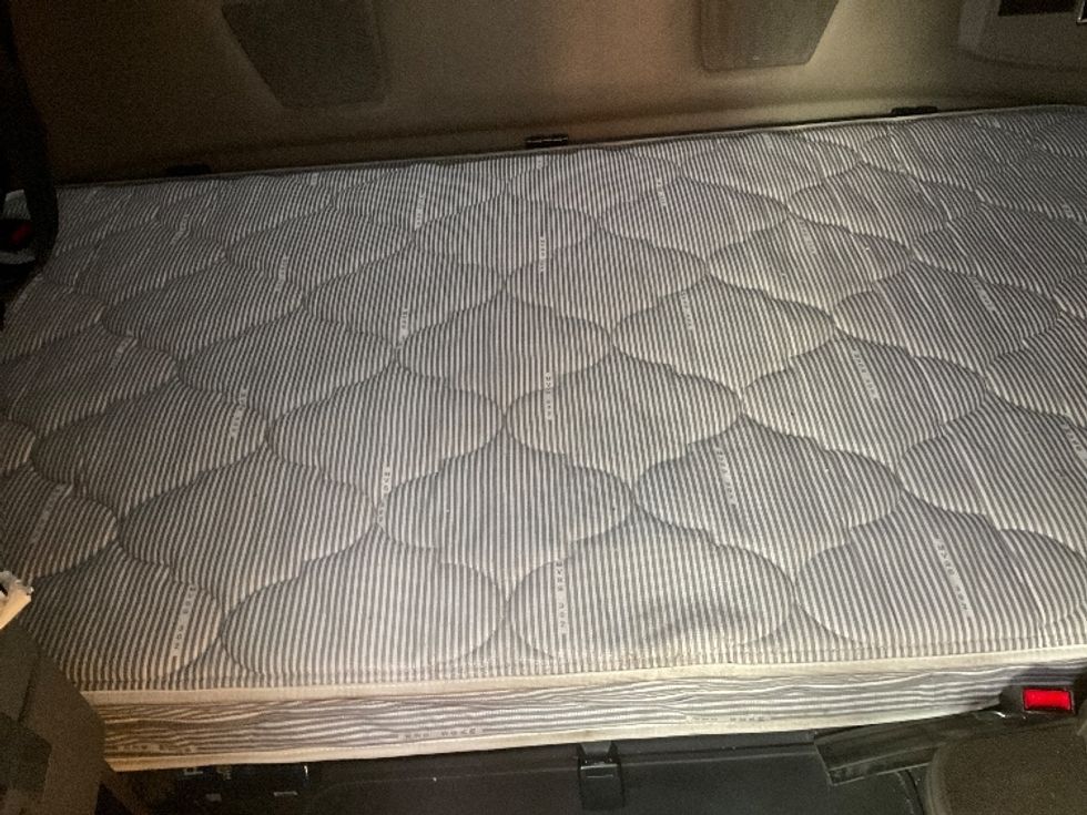 Sleeper Tractor-Heavy Duty Tractors-International-2022-LT625-Aurora-CO-386,065\n\t\tmiles-$ 67,500 - Image 17