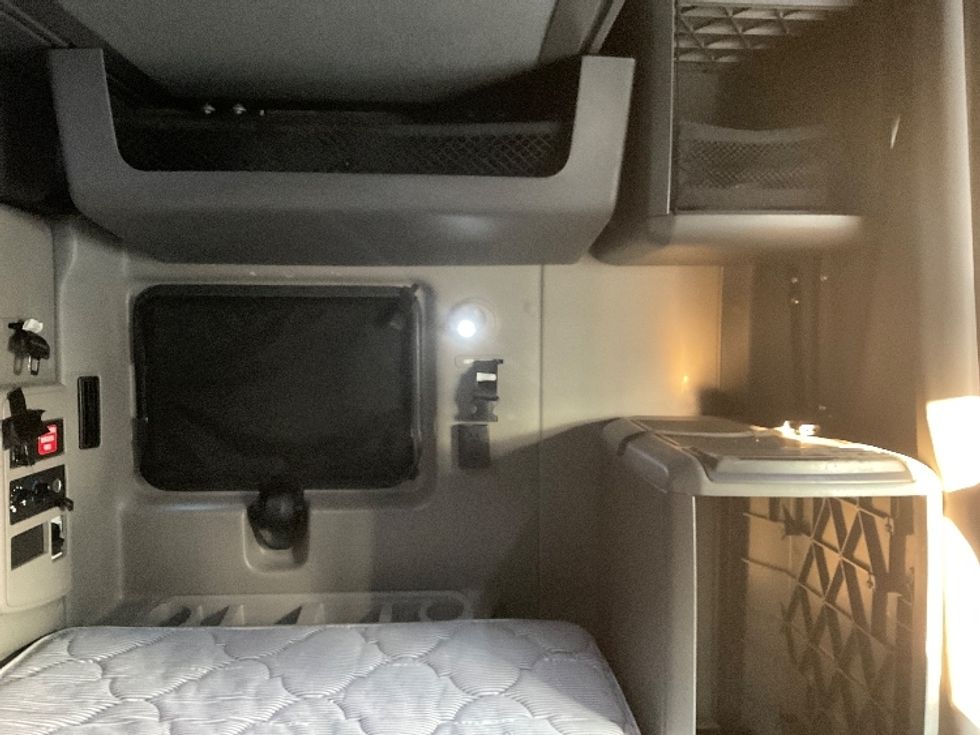 Sleeper Tractor-Heavy Duty Tractors-International-2022-LT625-Aurora-CO-386,065\n\t\tmiles-$ 67,500 - Image 18