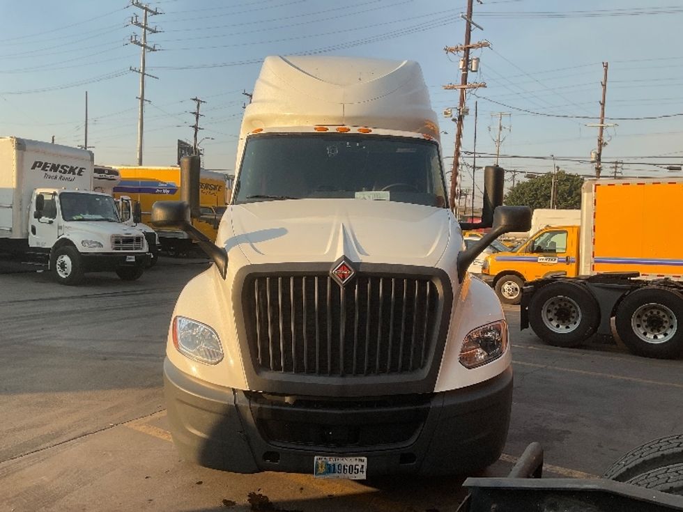 Sleeper Tractor-Heavy Duty Tractors-International-2022-LT625-Aurora-CO-386,065\n\t\tmiles-$ 67,500 - Image 2