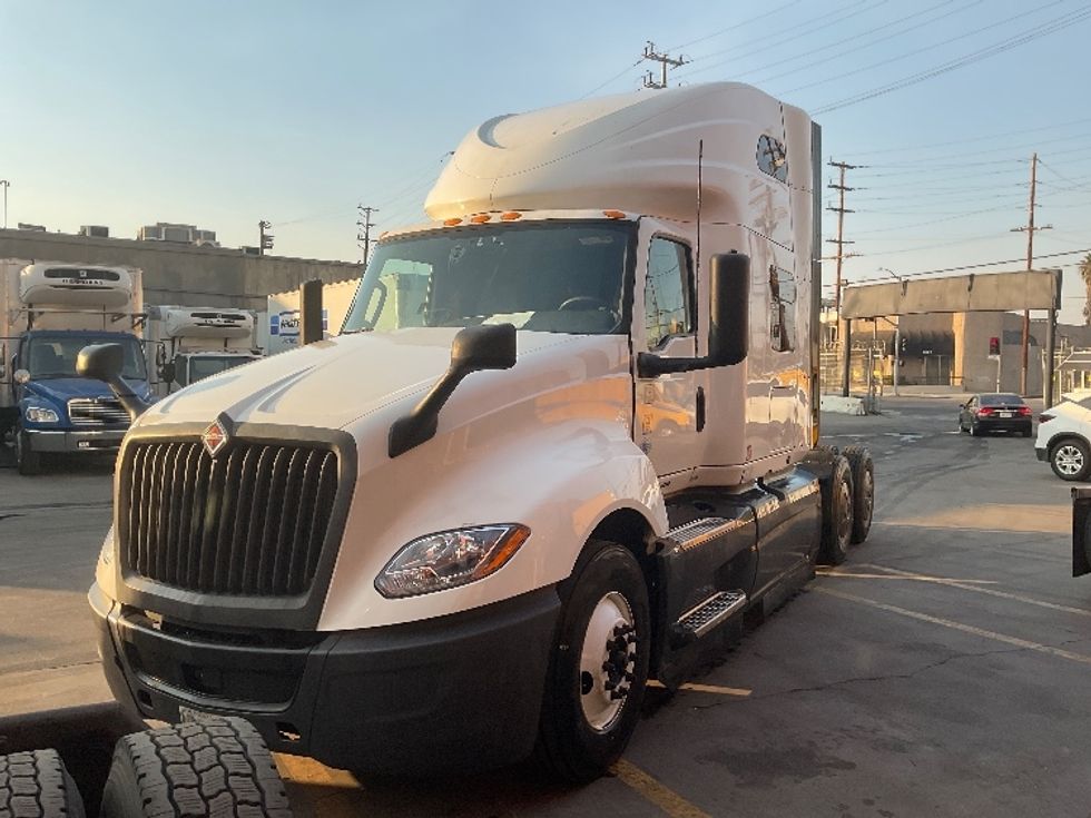 Sleeper Tractor-Heavy Duty Tractors-International-2022-LT625-Aurora-CO-386,065\n\t\tmiles-$ 67,500 - Image 3