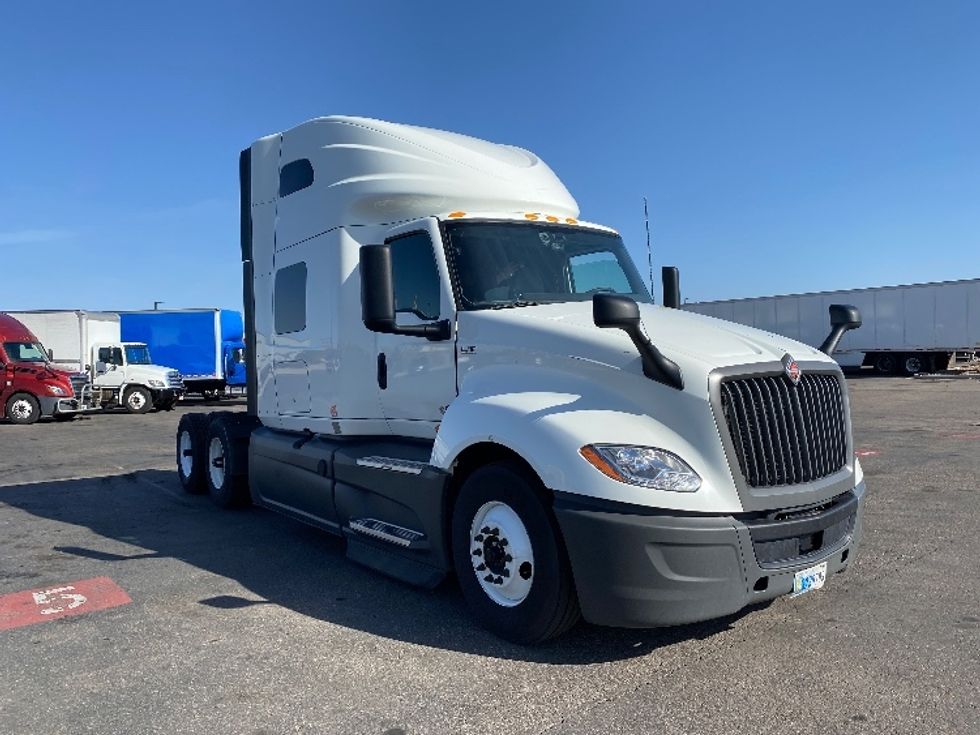 Sleeper Tractor-Heavy Duty Tractors-International-2022-LT625-Aurora-CO-455,657\n\t\tmiles-$ 72,000 - Image 1