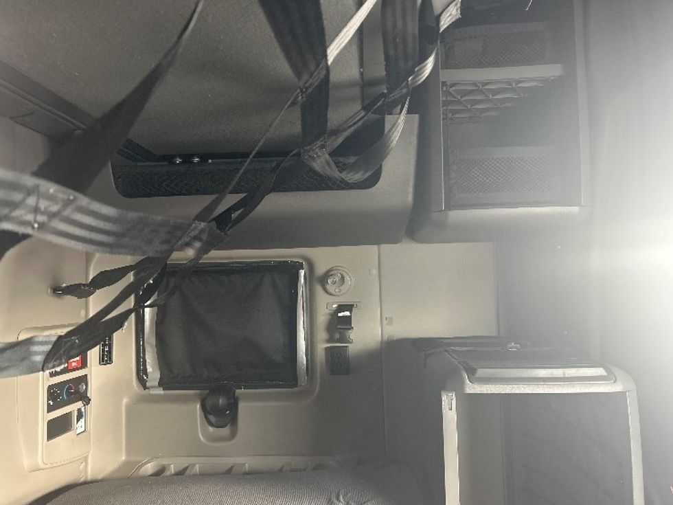 Sleeper Tractor-Heavy Duty Tractors-International-2022-LT625-Aurora-CO-455,657\n\t\tmiles-$ 72,000 - Image 18