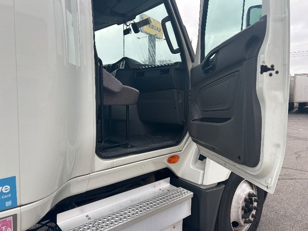 Sleeper Tractor-Heavy Duty Tractors-International-2022-LT625-Austin-TX-429,871\n\t\tmiles-$ 60,250 - Image 13
