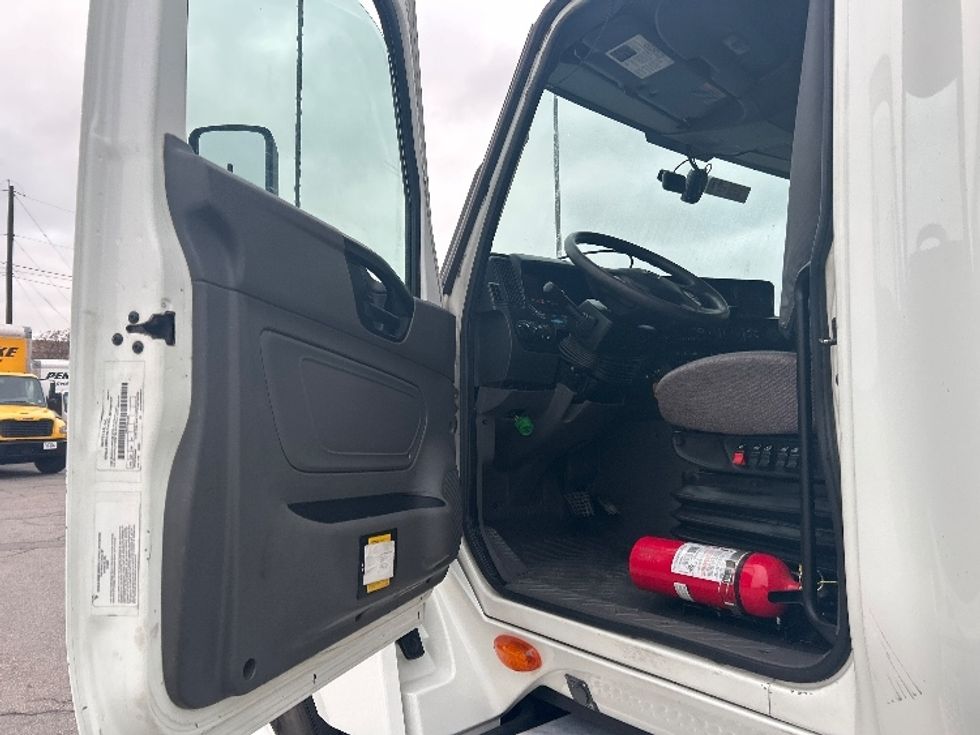 Sleeper Tractor-Heavy Duty Tractors-International-2022-LT625-Austin-TX-429,871\n\t\tmiles-$ 60,250 - Image 9