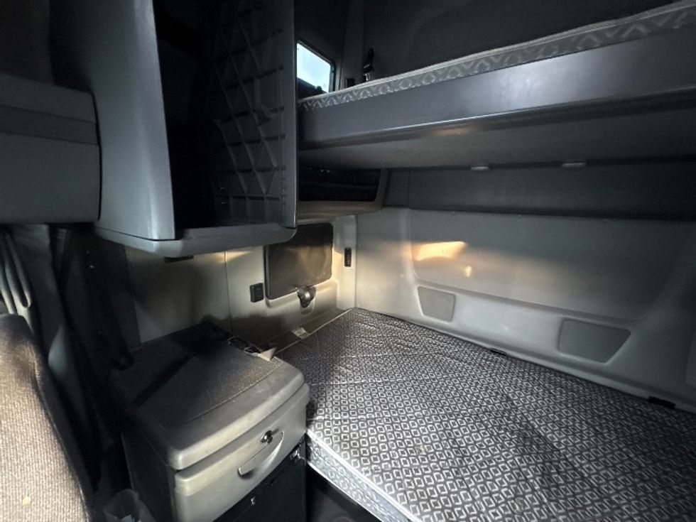 Sleeper Tractor-Heavy Duty Tractors-International-2022-LT625-Avon Lake-OH-355,935\n\t\tmiles-$ 67,500 - Image 19