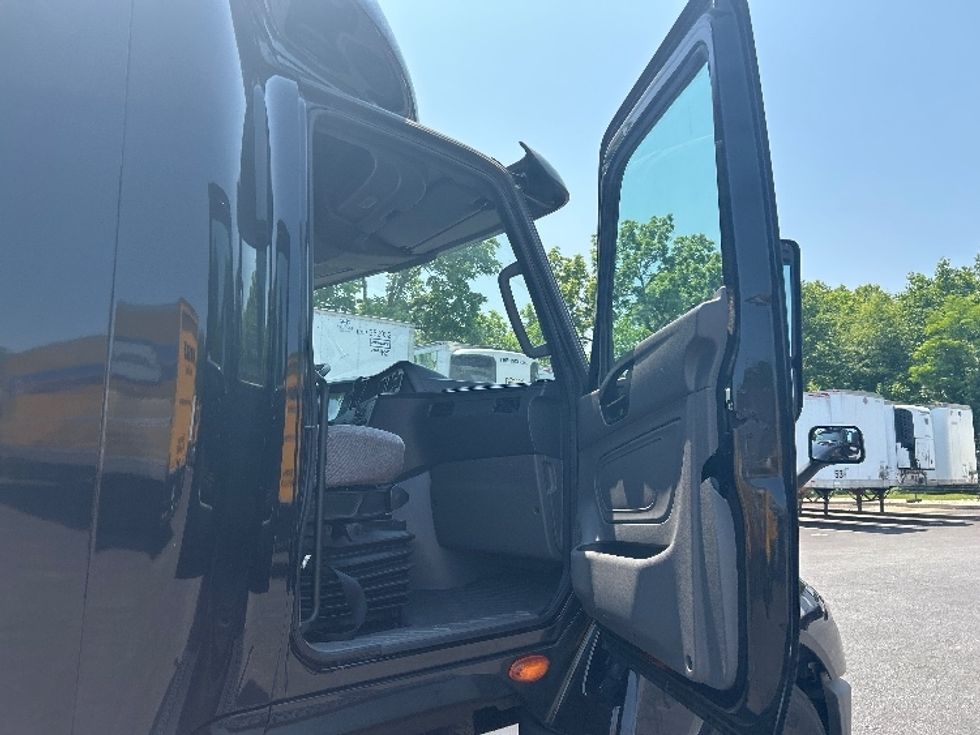 Sleeper Tractor-Heavy Duty Tractors-International-2022-LT625-Baltimore-MD-327,534\n\t\tmiles-$ 67,250 - Image 13