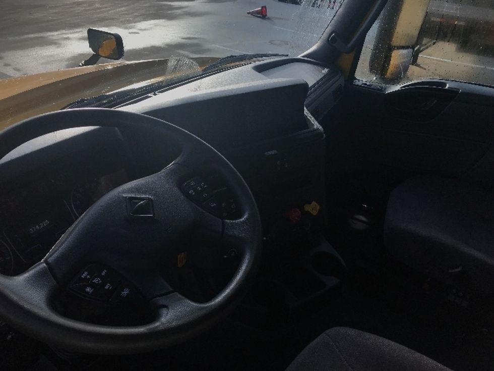 Sleeper Tractor-Heavy Duty Tractors-International-2022-LT625-Bensalem-PA-374,226\n\t\tmiles-$ 61,500 - Image 10