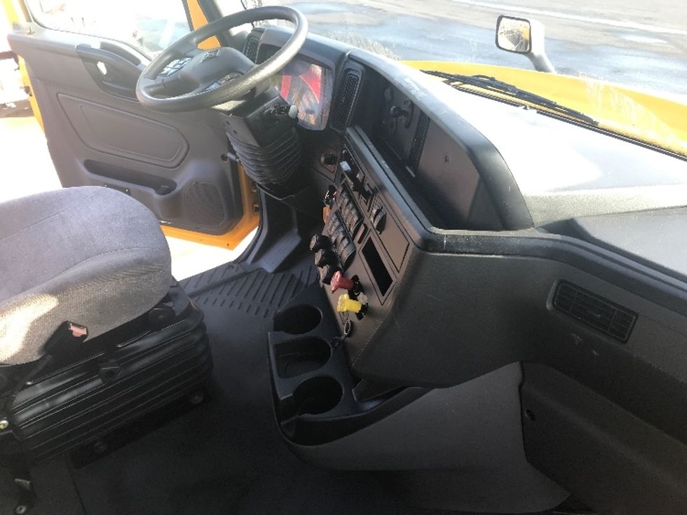 Sleeper Tractor-Heavy Duty Tractors-International-2022-LT625-Bensalem-PA-374,226\n\t\tmiles-$ 61,500 - Image 15