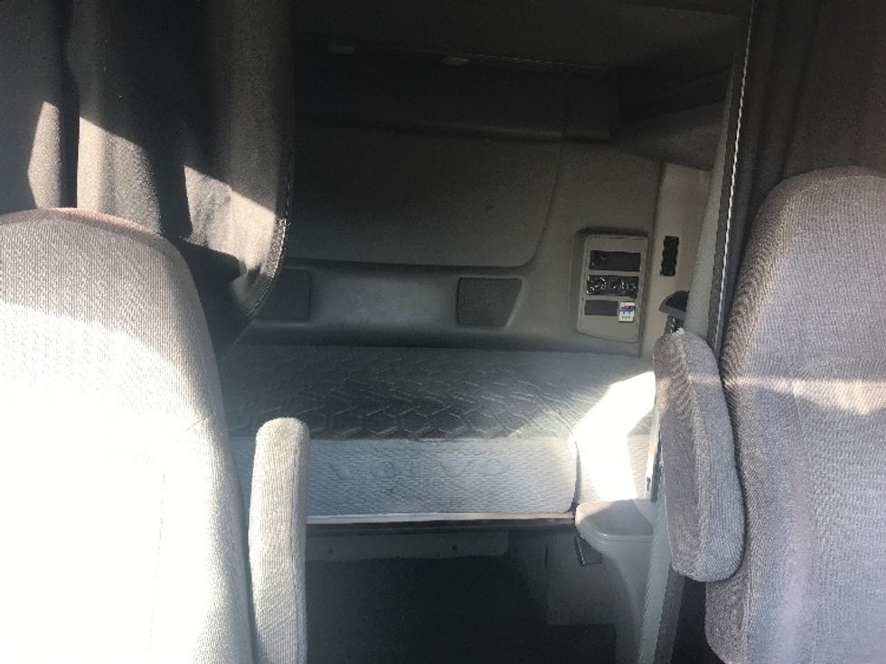 Sleeper Tractor-Heavy Duty Tractors-International-2022-LT625-Bensalem-PA-374,226\n\t\tmiles-$ 61,500 - Image 16