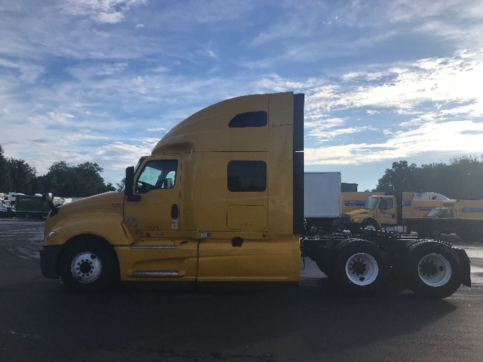 2022 International LT625 LT photo 2