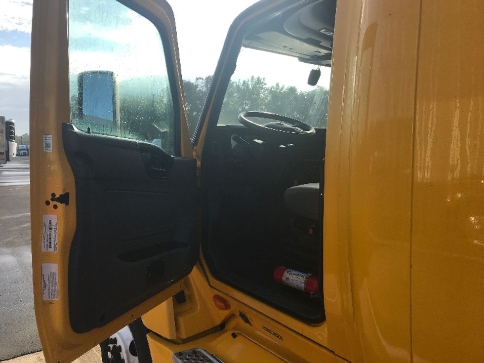 Sleeper Tractor-Heavy Duty Tractors-International-2022-LT625-Bensalem-PA-374,226\n\t\tmiles-$ 61,500 - Image 9