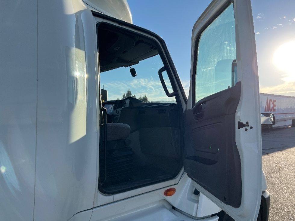 Sleeper Tractor-Heavy Duty Tractors-International-2022-LT625-Billings-MT-405,513\n\t\tmiles-$ 71,500 - Image 13