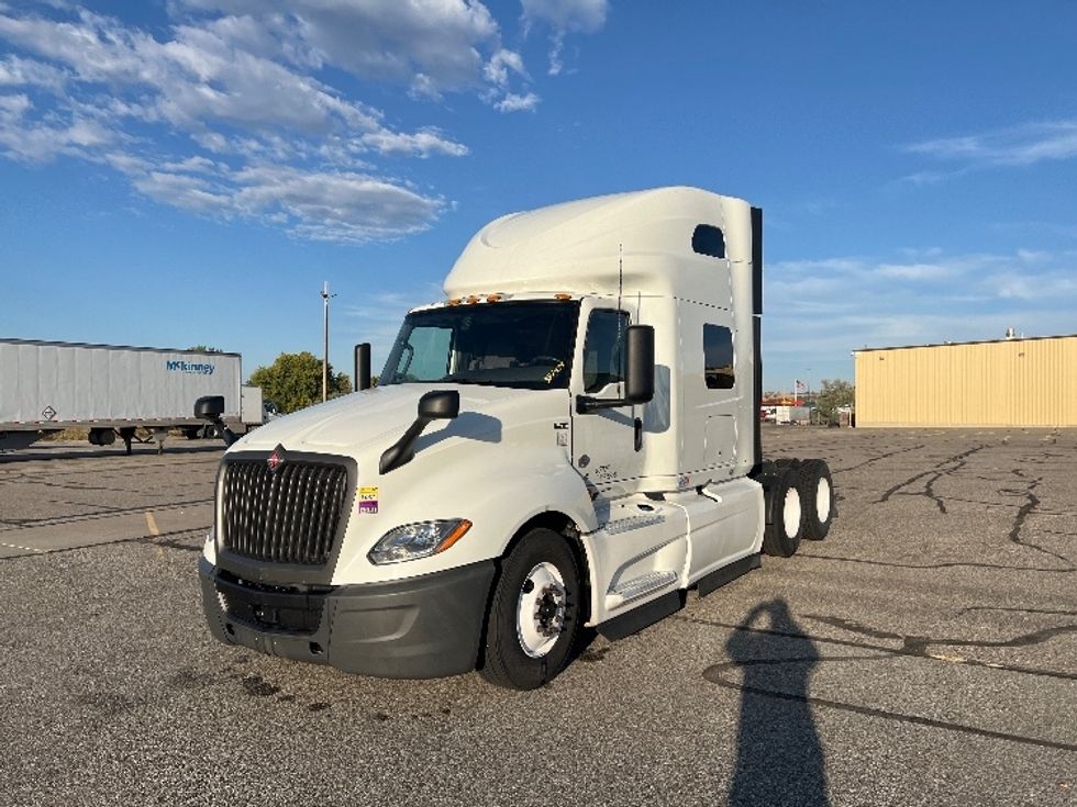 2022 International LT625 LT photo 3