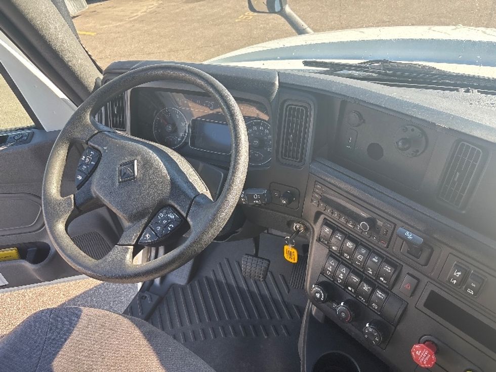 Sleeper Tractor-Heavy Duty Tractors-International-2022-LT625-Brooklyn Park-MN-396,146\n\t\tmiles-$ 63,500 - Image 11