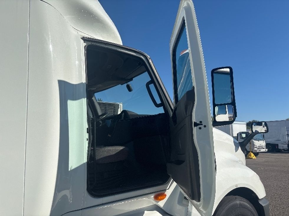 Sleeper Tractor-Heavy Duty Tractors-International-2022-LT625-Brooklyn Park-MN-396,146\n\t\tmiles-$ 63,500 - Image 13