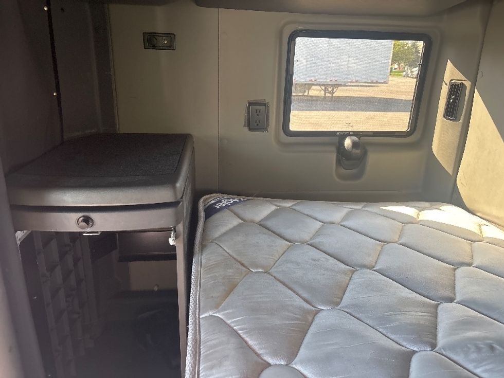 Sleeper Tractor-Heavy Duty Tractors-International-2022-LT625-Brooklyn Park-MN-396,146\n\t\tmiles-$ 63,500 - Image 19