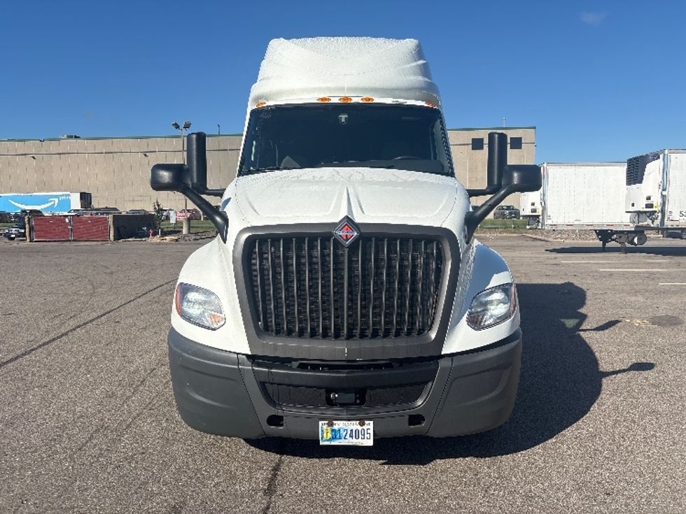 Sleeper Tractor-Heavy Duty Tractors-International-2022-LT625-Brooklyn Park-MN-396,146\n\t\tmiles-$ 63,500 - Image 2
