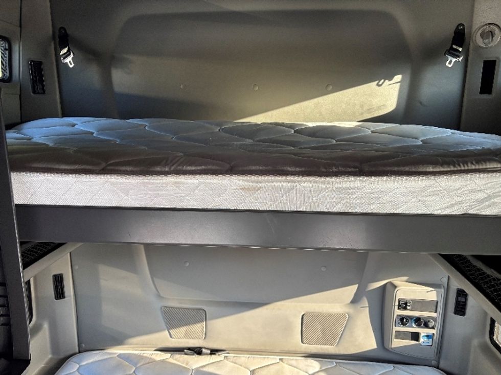 Sleeper Tractor-Heavy Duty Tractors-International-2022-LT625-Brooklyn Park-MN-396,146\n\t\tmiles-$ 63,500 - Image 22