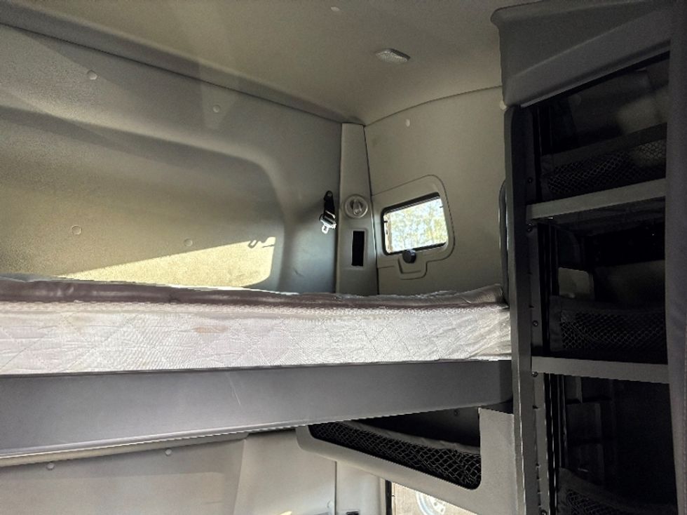 Sleeper Tractor-Heavy Duty Tractors-International-2022-LT625-Brooklyn Park-MN-396,146\n\t\tmiles-$ 63,500 - Image 23