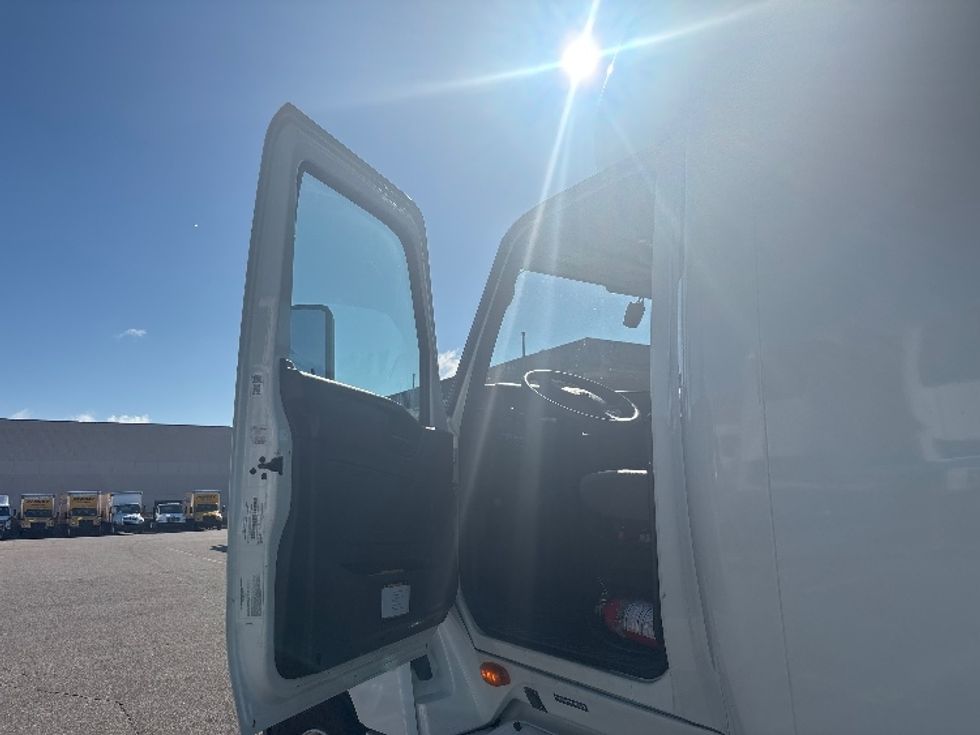 Sleeper Tractor-Heavy Duty Tractors-International-2022-LT625-Brooklyn Park-MN-396,146\n\t\tmiles-$ 63,500 - Image 9