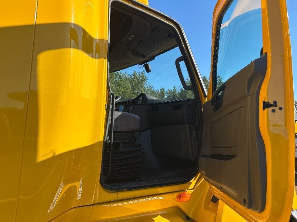 Sleeper Tractor-Heavy Duty Tractors-International-2022-LT625-Brooklyn Park-MN-397,194\n\t\tmiles-$ 59,250 - Image 13