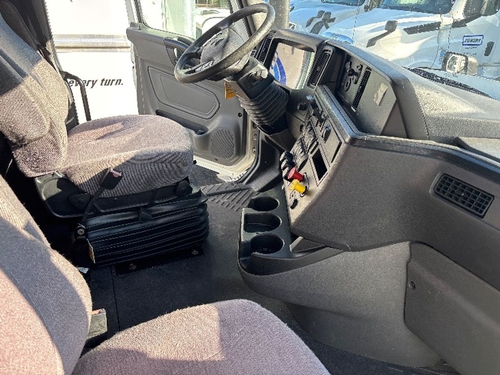 Sleeper Tractor-Heavy Duty Tractors-International-2022-LT625-Brooklyn Park-MN-459,489\n\t\tmiles-$ 57,500 - Image 15