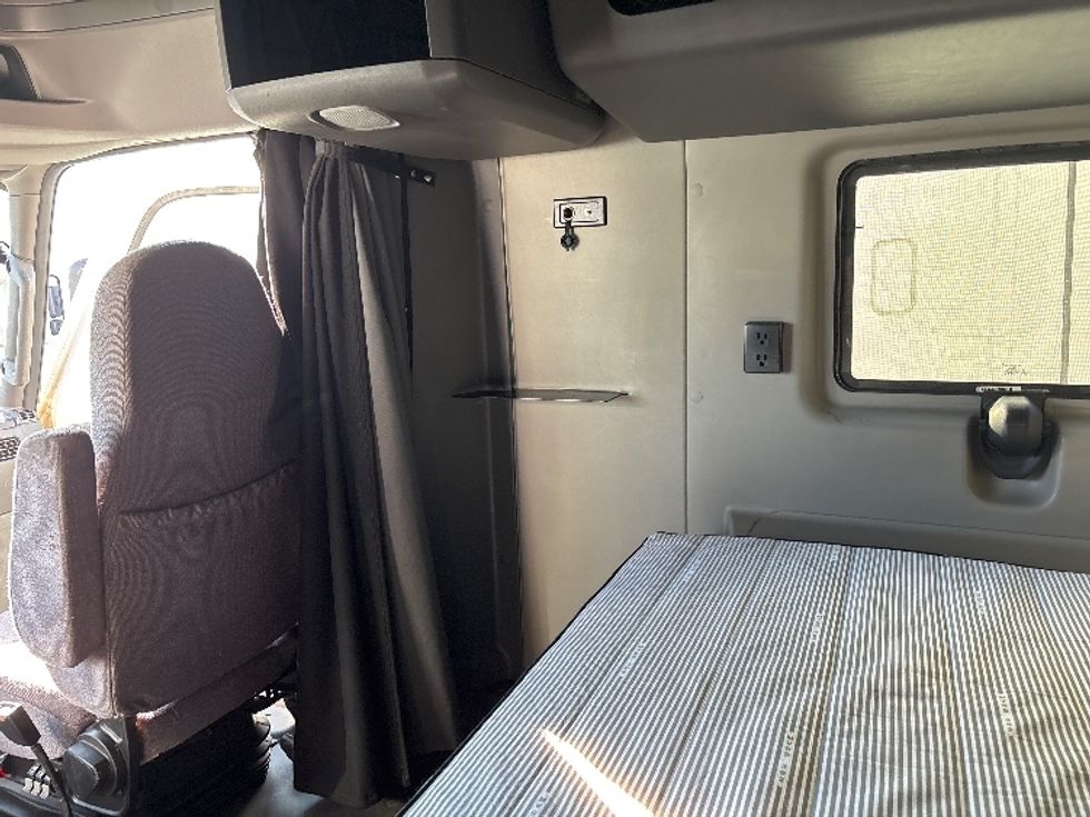 Sleeper Tractor-Heavy Duty Tractors-International-2022-LT625-Brooklyn Park-MN-459,489\n\t\tmiles-$ 57,500 - Image 19