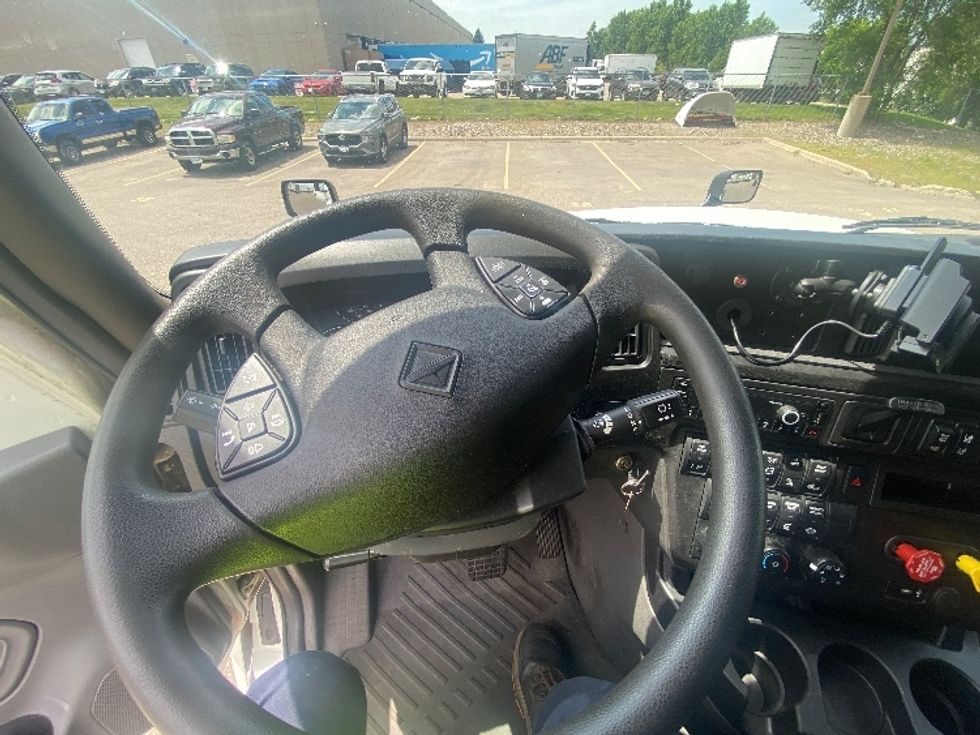 Sleeper Tractor-Heavy Duty Tractors-International-2022-LT625-Brooklyn Park-MN-477,200\n\t\tmiles-$ 62,500 - Image 11