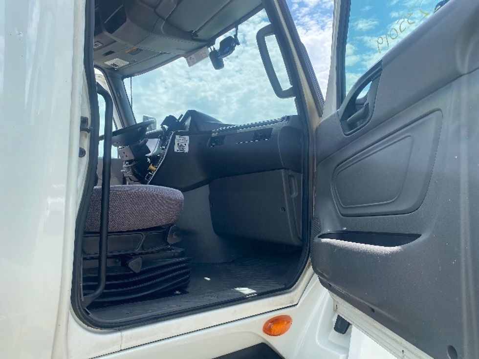 Sleeper Tractor-Heavy Duty Tractors-International-2022-LT625-Brooklyn Park-MN-477,200\n\t\tmiles-$ 62,500 - Image 13