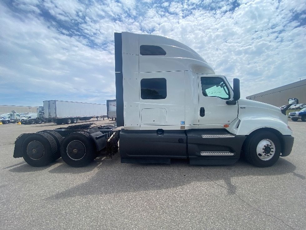 Sleeper Tractor-Heavy Duty Tractors-International-2022-LT625-Brooklyn Park-MN-477,200\n\t\tmiles-$ 62,500 - Image 8