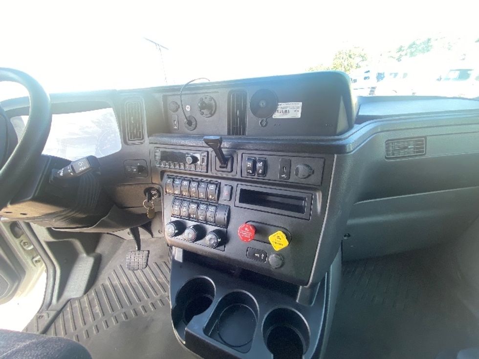 Sleeper Tractor-Heavy Duty Tractors-International-2022-LT625-Brooklyn Park-MN-567,865\n\t\tmiles-$ 55,250 - Image 12